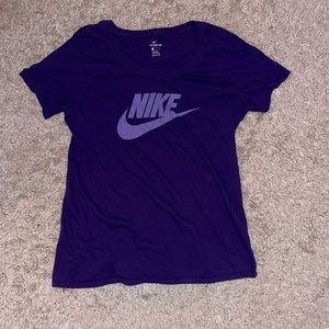 Purple Women’s Nike T-shirt Workout Graphic